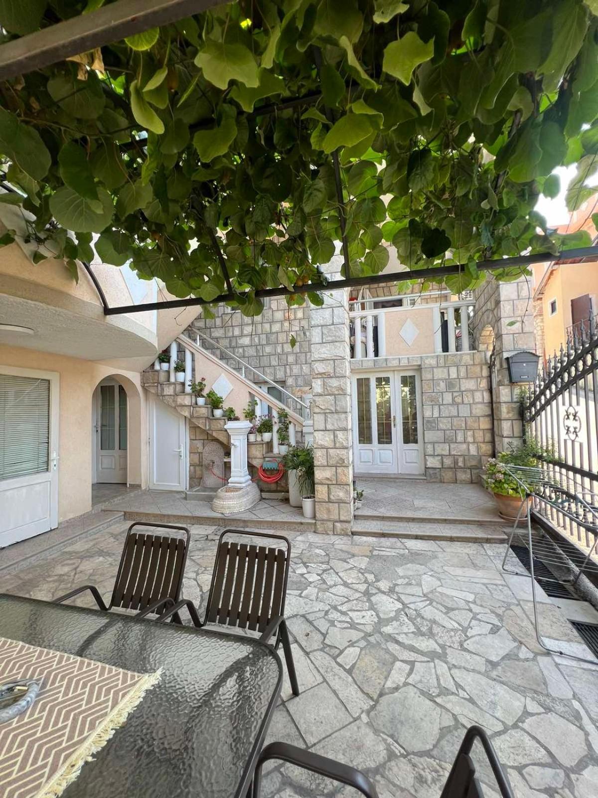Apartments Moracanin Сутоморе Екстер'єр фото
