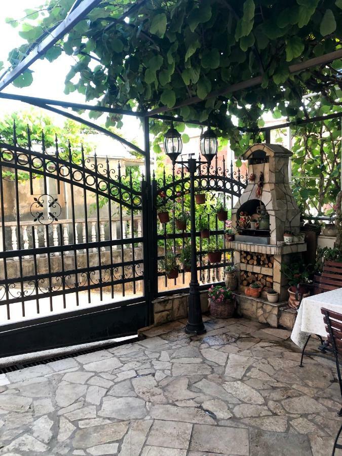 Apartments Moracanin Сутоморе Екстер'єр фото