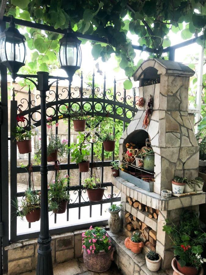 Apartments Moracanin Сутоморе Екстер'єр фото